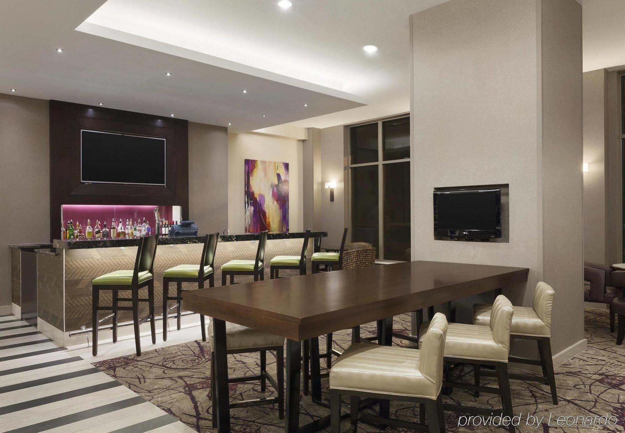 Residence Inn Alexandria Old Town South At Carlyle Restoran fotoğraf